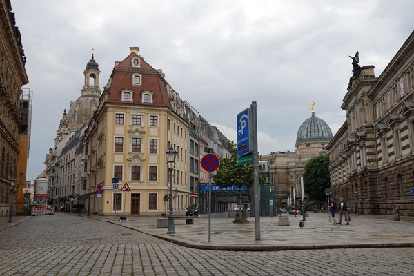 Blick in die Salzgasse, die ihren Namen im 18. Jahrhundert nach dem 1587 hier erbauten Salzsiede- und Salzspeicherhause bekam. 