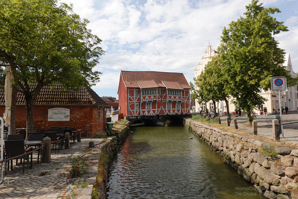 Das Gewölbe - ein denkmalgeschützes Fachwerkhaus aus dem 17. Jahrhundert, welches auf der Gewölbebrücke über der Runden Grube steht.