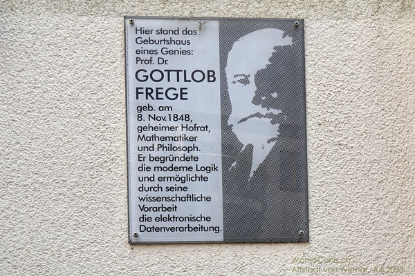 Hier begegnet uns wieder Gottlob Frege, der auch bei der St. Marien Kirche eine Statue hat