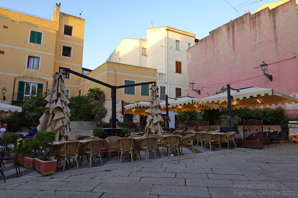 Beim Anblick der Restaurants auf dem Piazza San Gianniosa merken wir, wie sich der Hunger meldet