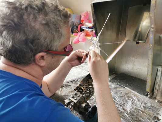 Glasbläser bei der Arbeit – Handwerk und Fertigung in der Glaswerkstatt