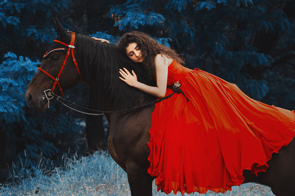 фотосессия в платье с лошадью в днепре