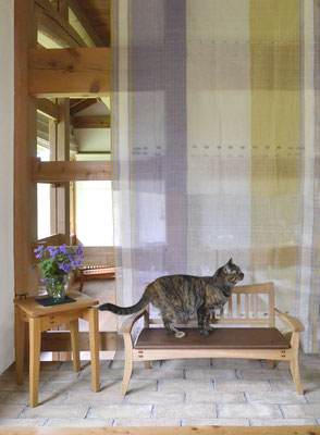 猫のためのスタイリッシュベンチ、タモ。八ヶ岳の家具工房ZEROSSOの創作家具。