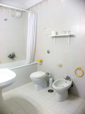 Residence Bouganville-bagno con vasca-Stevasas