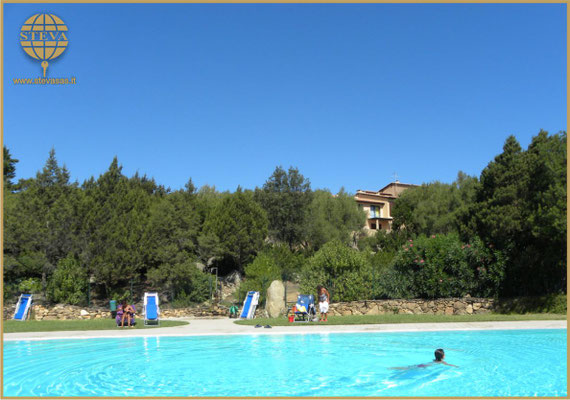 Prenota la tua vacanza in Sardegna-Residence Bouganville-piscina-Stevasas