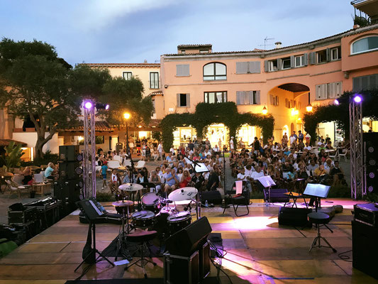 Prenota la tua vacanza in Sardegna-Piazzetta S.Marco-Stevasas