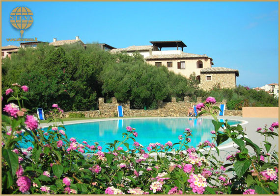 Prenota la tua vacanza in Sardegna-Residence Bouganville-piscina-Stevasas