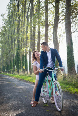 Les futurs mariés en vélo