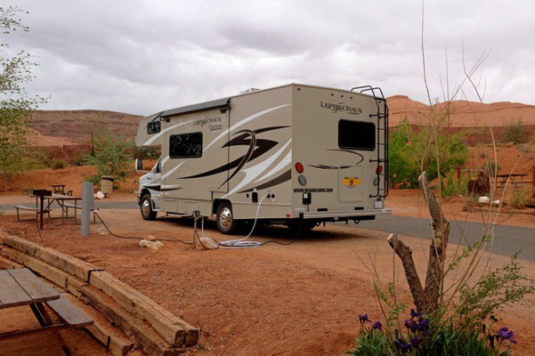 Stellplatz mit Wasser- + Stromanschluss USA Nationalpark mit Wohnmobil Road Bear Vermieter Bewertung