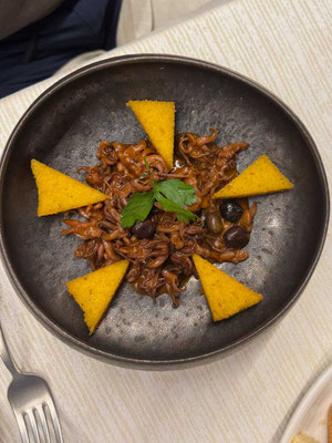 Tintenfische in Sud, Restaurant L'Angolo di Rosina in Novello