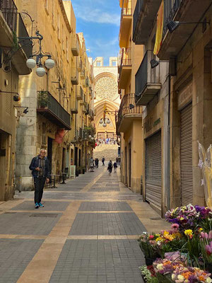 Altstadtgasse zur Kathedrale von Tarragona