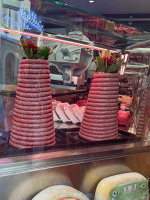 Macellerie mit Salsiccia di Bra 