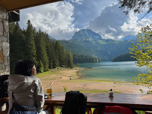 Am Schwarzen See in Zabljak 