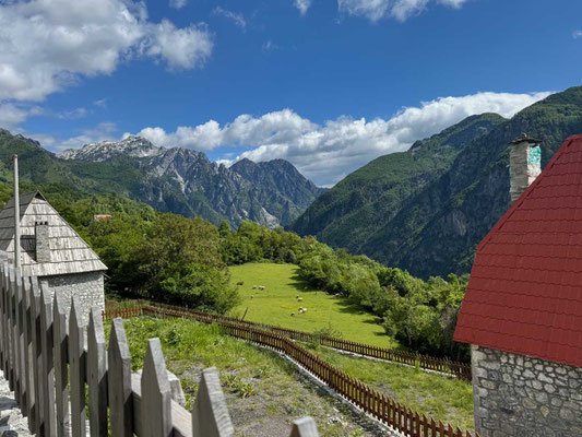 Wanderweg über dem Tal von Theth
