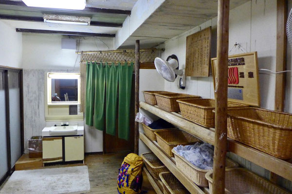 Ryokan Adumaya Yunomine Kumano Kodo Onsen hot spring guide Japan