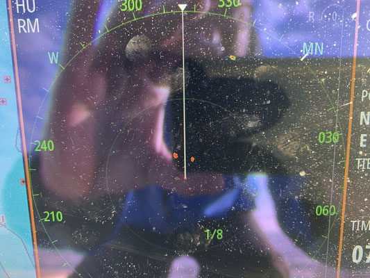 ... und hier das dazugehörige Radarbild ... eindeutig zu erkennen die beiden Tonnen!!! ... ich bin begeistert ... Radar funktioniert !