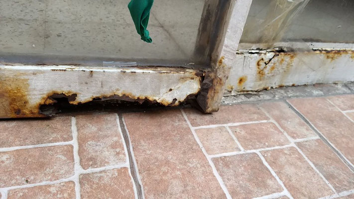 Reparación de cancel oxidado con injertos el antes y después 10 HERRERÍA ESPECIALIZADA MORÓN