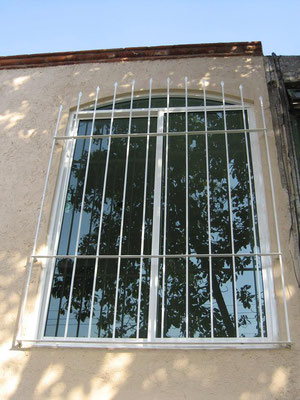 Protección para ventana de medio punto 3 HERRERÍA ESPECIALIZADA MORON
