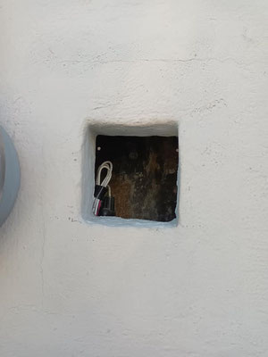 Protección para interfon 7.5 y placa decorativa para tapar un hueco en la pared "HERRERÍA ESPECIALIZADA MORÓN" (Maestro Jesús Morón)