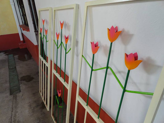 Protección interior de tulipanes 2 HERRERIA ESPECIALIZADA MORÓN