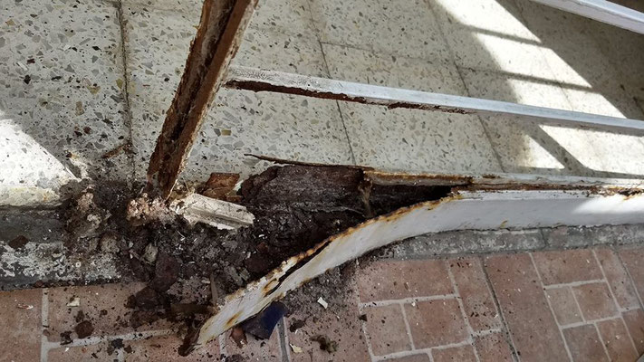 Reparación de cancel oxidado con injertos el antes y después 3 HERRERÍA ESPECIALIZADA MORÓN