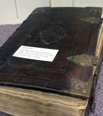 Dutch Bible published in 1682