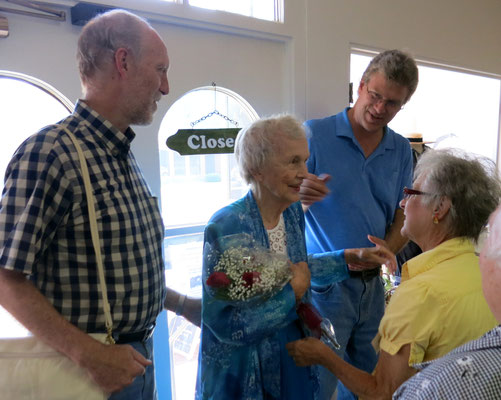 Museum Manager, Suzy Frederick, welcomes the 1941 Chick Queen while her sons, Mark and Paul look on   [photo by Susan]