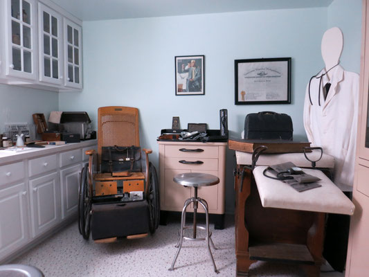 This room is a replica of a 1940s - 1950s doctor's office.