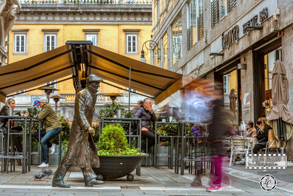 Luci Di Trieste. Statua di Umberto Saba, Trieste. © Luca Cameli Photographer