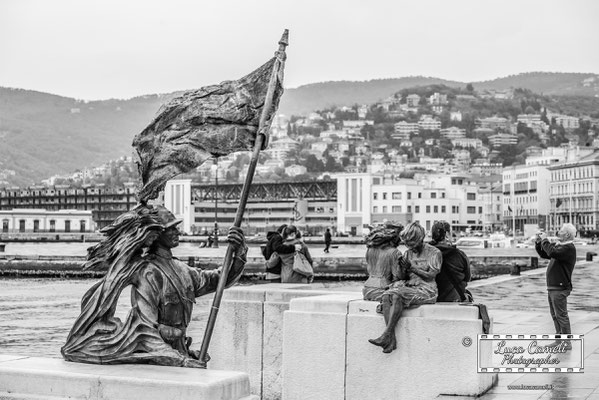 Trieste - Statua del Bersagliere, Le Ragazze di Trieste. © Luca Cameli Photographer