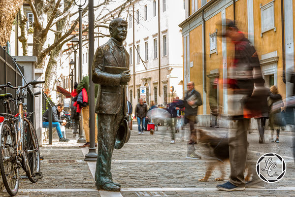 Trieste - Statua Italo Svevo. © Luca Cameli Photographer