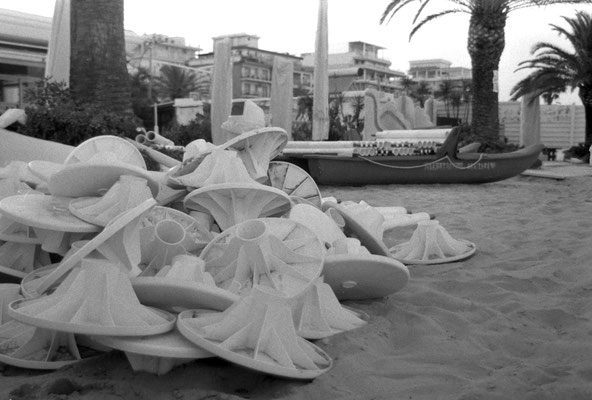 Summer End, San Benedetto del Tronto. Ilford HP5 Plus ASA 400, Pentax P30N. © Luca Cameli Photographer