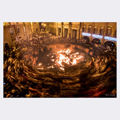 Girone Inferno Dantesco. Carnevale Storico Di Offida ~ Dantedì. WPC Italia per World Photography Cup 2023. New York Photography Awards 2023 ~ Gold Winner. Festival DeSidera 2021, Trieste. PhotoVogue by VOGUE. © Luca Cameli Photographer