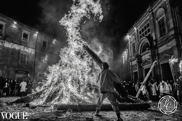 Le Vie Delle Foto 2024 ◉ Carnevale Storico di Offida ◉ Eppinger Caffè Trieste 1848. “Wlurd” PhotoVogue by VOGUE. © Luca Cameli Photographer