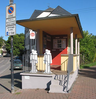 Trier Ruwer. Schrankenwärterstation bei km 2,5. Hier beginnt der Ruwer-Hochwald-Radweg.