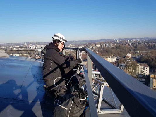 Vorbereitung auf dem Dach des Gaskessels