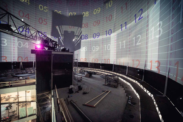 Von uns eingebaut: Mit ca. 4800m² Projektionsfläche eine der größten 360° Projektionswände in Europa, wenn nicht sogar die Größte.