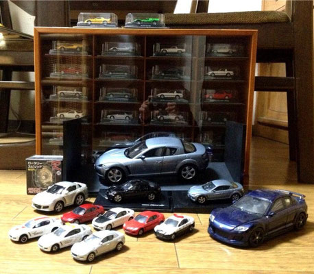 17枚目は松田礼奈様のマツダミニカーコレクション。RX-8をはじめ、様々な種類のミニカーが！