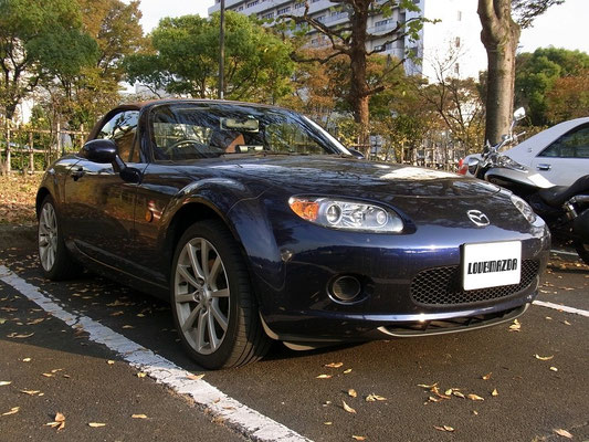 嬉しい嬉しい3枚目の写真はノザキ アキラ様の愛車、ロードスターです。秋空の下佇む落ち着いた雰囲気がカッコイイ！ノザキ様有難うございます！