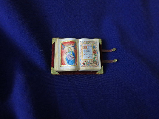 Manuscrito de los Rothschild, creado sobre 1505 y considerado una obra maestra renacentista (2,2x2,9 cm)