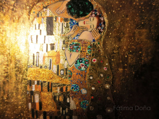 The Kiss, Gustav Klimt, oil and gold leaf on synthetic ivory 9,5 x 9,5 cm