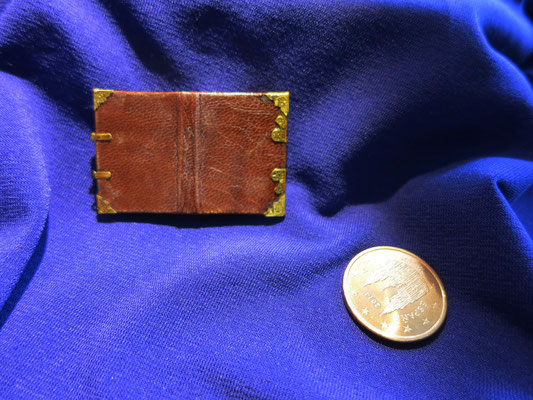 Libro de Horas de Simon de Varie, Paris, 1455, 2,7x4 cm (pintado en acuarela y pan de oro, encuadernado en piel)