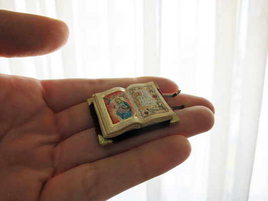 Rothschild's Book of Hours, manuscript created arouns 1505 considered a masterpiece of Renaissance (2,1x2,9 cm).