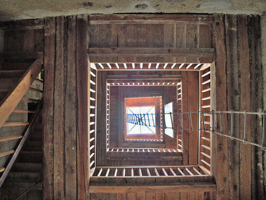 Treppenhaus mit Notausstieg