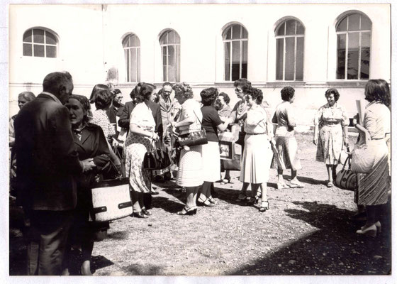 Scuola elementare di Vetralla, 8 settembre 1978, pensionamento delle insegnanti Anita Marconi, Corinna Carrieri, Matilde Marcucci Cecchini.