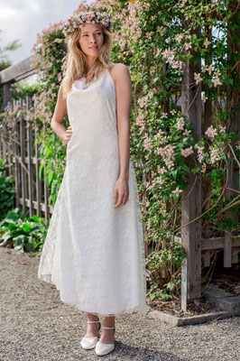 Boho Brautkleid aus Bio Baumwolle mit romantischer Rosenspitze