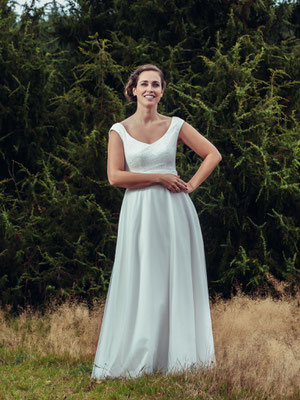 Vintage Brautkleid mit zartem Tüllrock "Emi" - elementar Brautkleider 2018