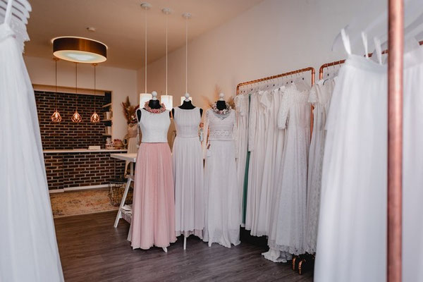 Finde Dein Boho Brautkleid bei elementar I Atelier für Brautmode in Hannover