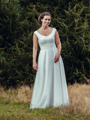 Vintage Brautkleid mit zartem Tüllrock "Emi" - elementar Brautkleider 2018