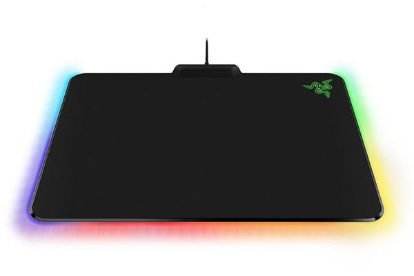 Das Razer Firefly Gaming Mauspad von vorne